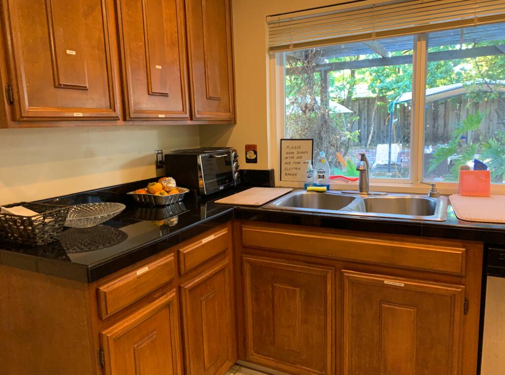 Beautiful Two-Story Saratoga House W Big Yard - thumb 3