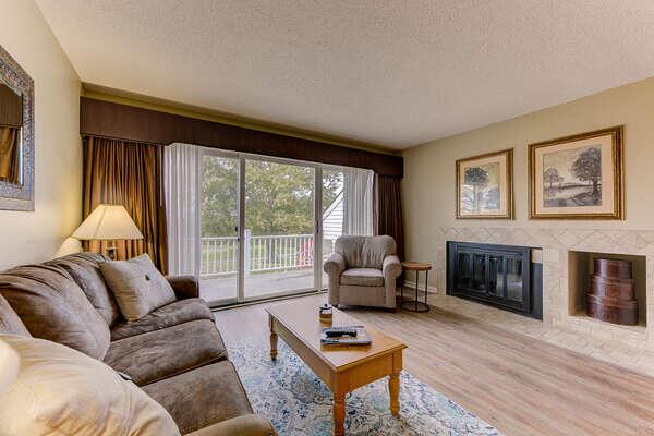 Beautiful Updated 2 Bedroom Golf Course Condo - thumb 3