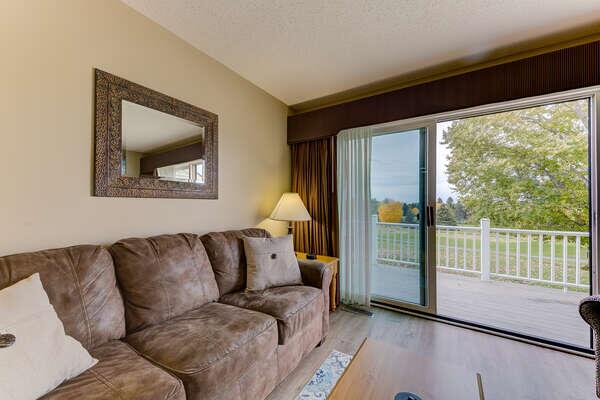 Beautiful Updated 2 Bedroom Golf Course Condo - thumb 2