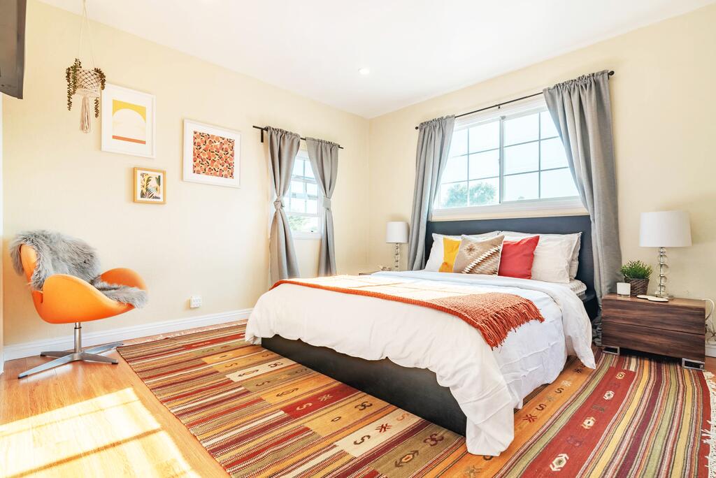 Beautifully Decorated Leimert Park Home Close To USC And LAX - thumb 1