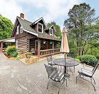 Beautifully Refitted Classic Cabin W/ Pond Cabin - Tourism Bookings