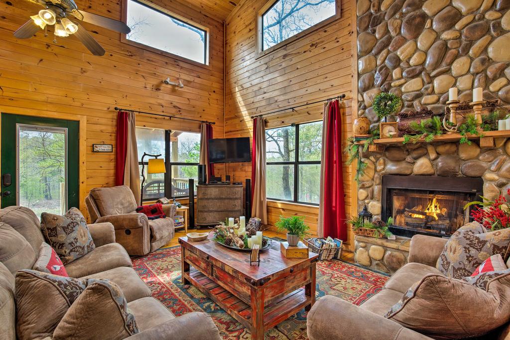 Beavers Bend State Park Cabin With Hot Tub & Fire Pit - thumb 2