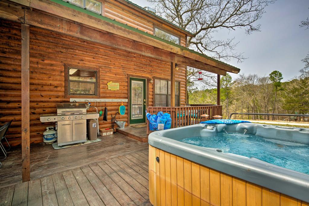 Beavers Bend State Park Cabin With Hot Tub & Fire Pit - thumb 1