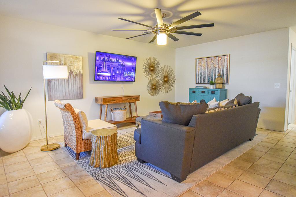 BECK Há—©US 3 BR Near UA CEá‘ŽTRAL Location! - thumb 0