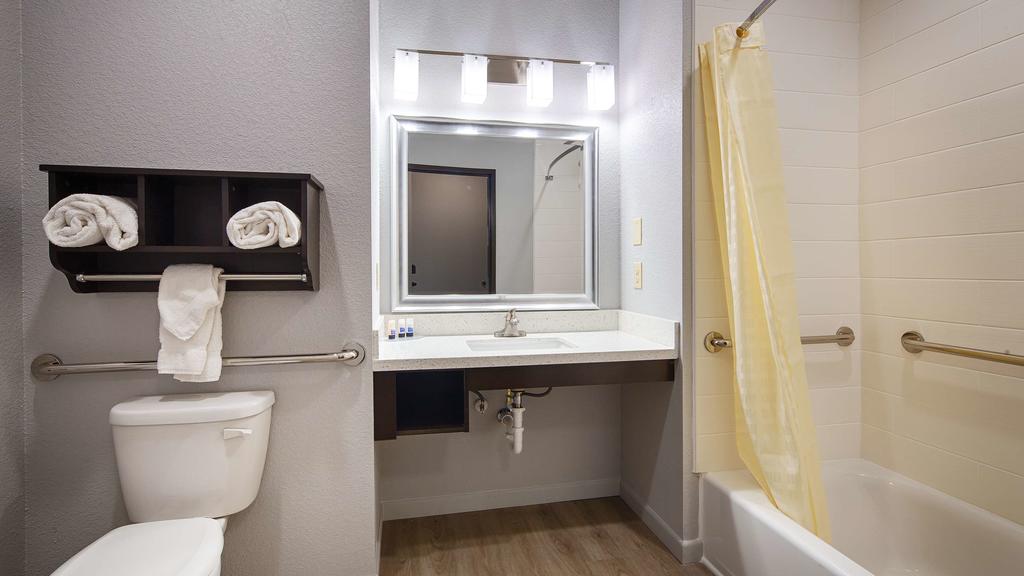 Best Western Plus Lonestar Inn & Suites - thumb 2