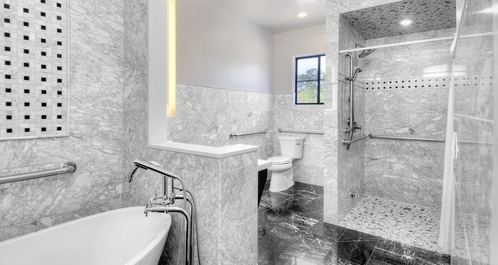 Best Western Plus Palm Court Hotel - thumb 2