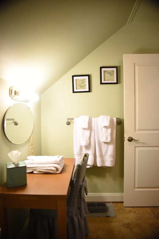 Black Lantern Inn - thumb 3