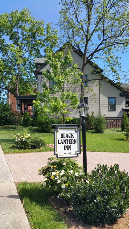 Black Lantern Inn - thumb 0