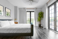 Black Swan - Rosemary Square - Midcentury Modern Tourism Bookings