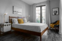 BLACKSWAN - Rosemary SQ - Three Balconies Tourism Bookings