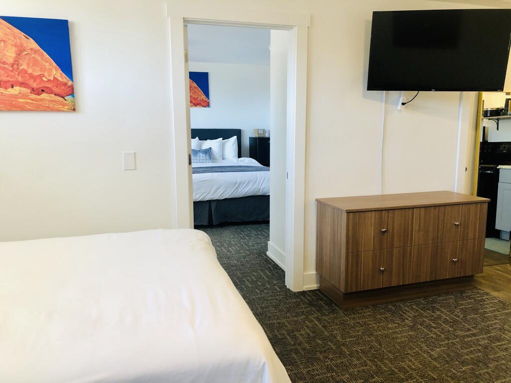 Blue Sage Inn & Suites - thumb 1