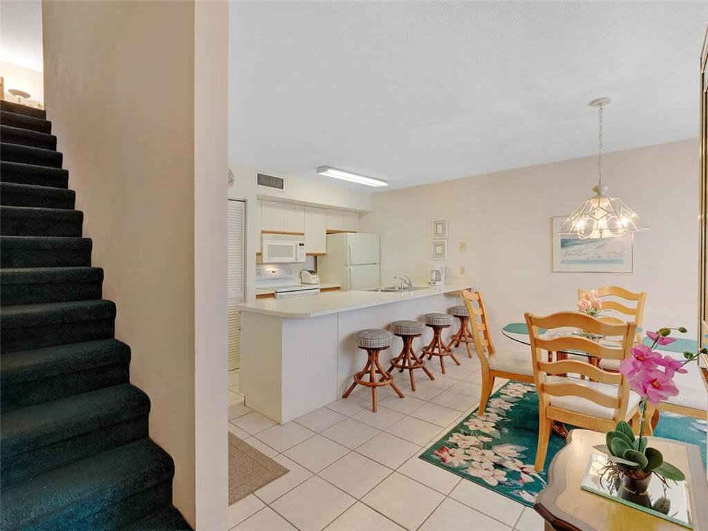 Blue Surf Townhomes 04 - thumb 1