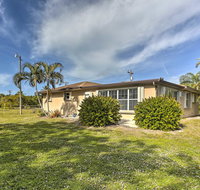 Bokeelia Home with Large Yard - Walk to Canals - Tourism Bookings