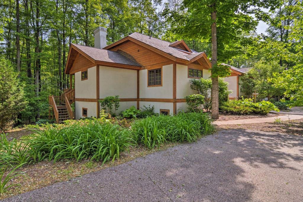 Boyne Falls Home - Walk To Ski Resort & Fairways! - thumb 1