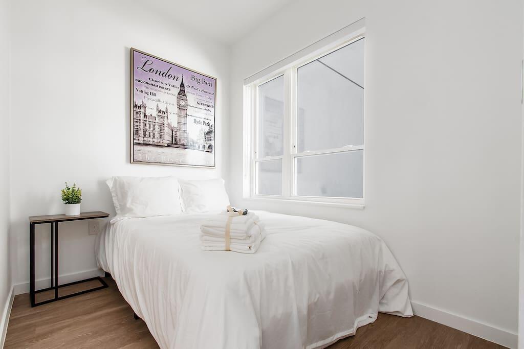 BRAND NEW GORGEOUS 1BR APARTMENT I GYM + FREE PARK - thumb 1