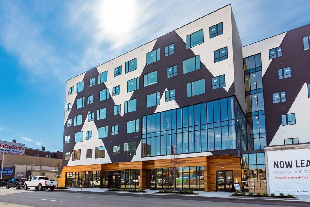 BRAND NEW GORGEOUS 1BR APARTMENT I GYM + FREE PARK - thumb 3