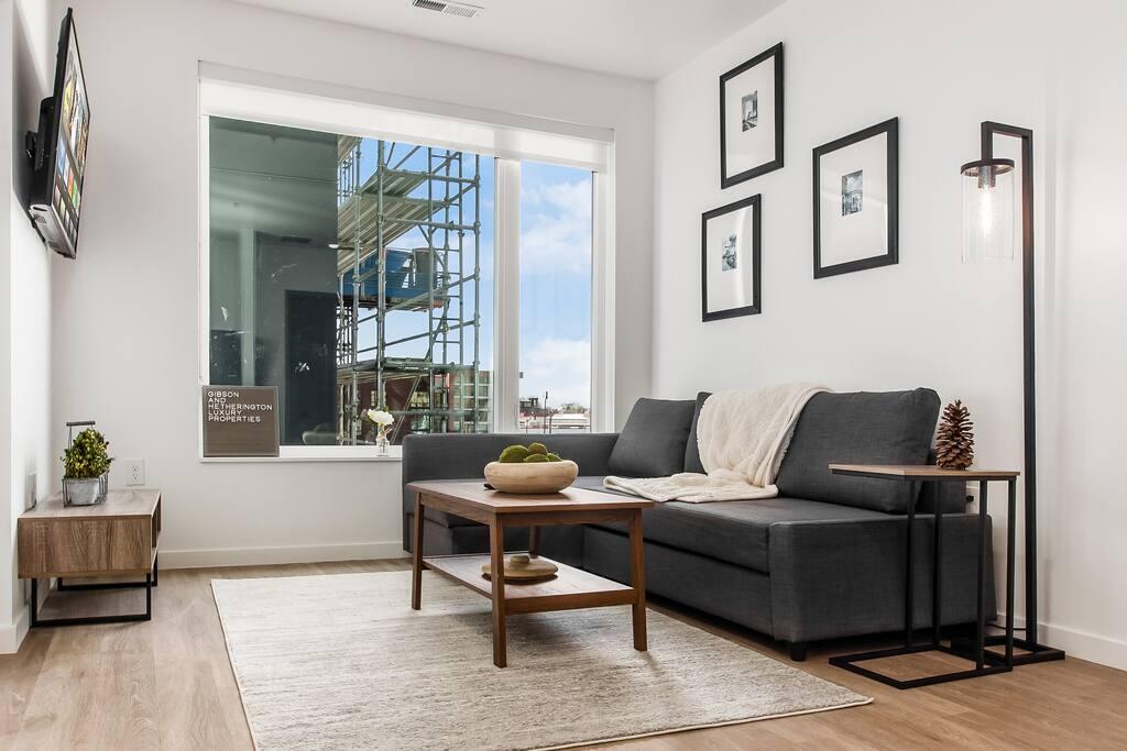 BRAND NEW GORGEOUS 1BR APARTMENT I GYM + FREE PARK - thumb 2