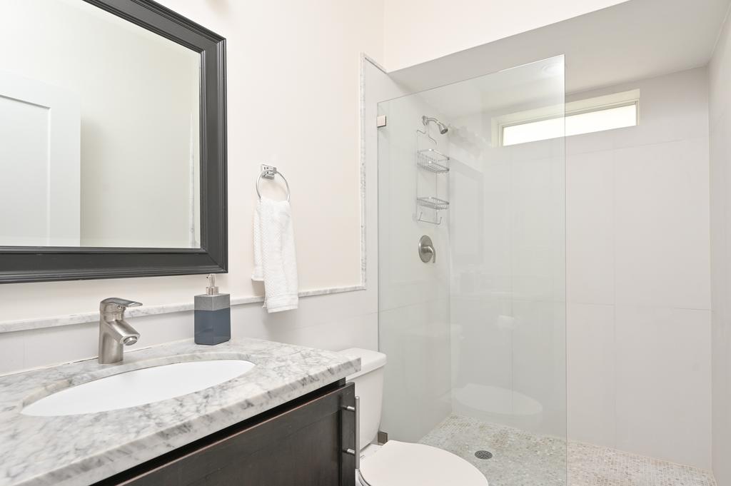 Brand-New All-Suite Triplex Unit  Near Beach Duplex - thumb 2