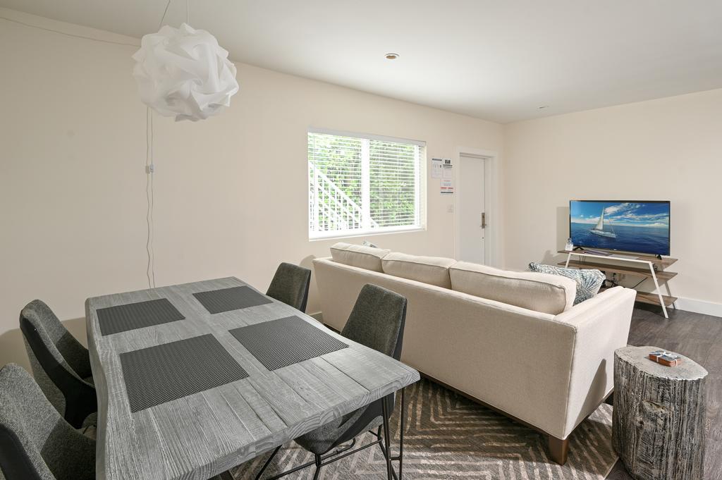 Brand-New All-Suite Triplex Unit  Near Beach Duplex - thumb 0