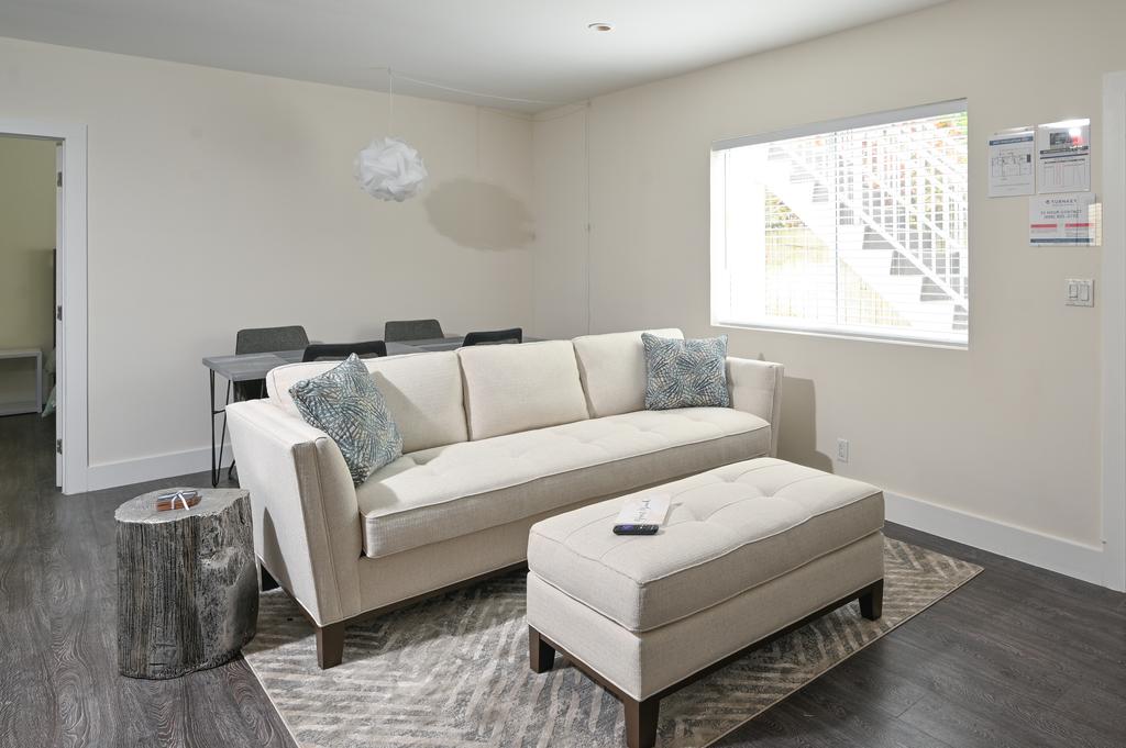 Brand-New All-Suite Triplex Unit  Near Beach Duplex - thumb 3
