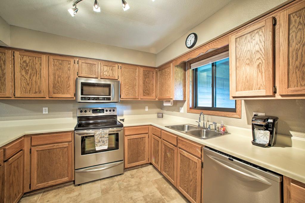 Branson Area Condo With Pool & Fishing Lake Access! - thumb 0