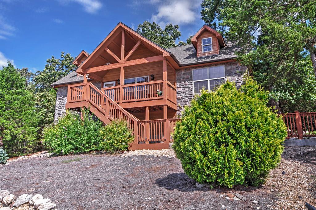 Branson Little Cedar Resort-Style Cabin With Porch! - thumb 2