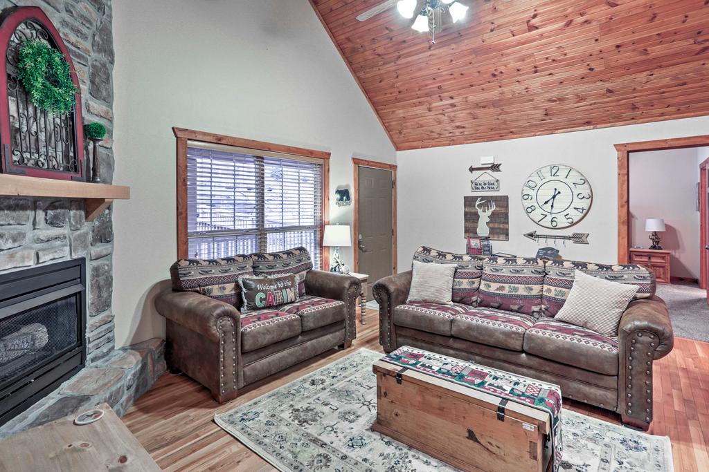 Branson West Cabin With Great Community Amenities! - thumb 3