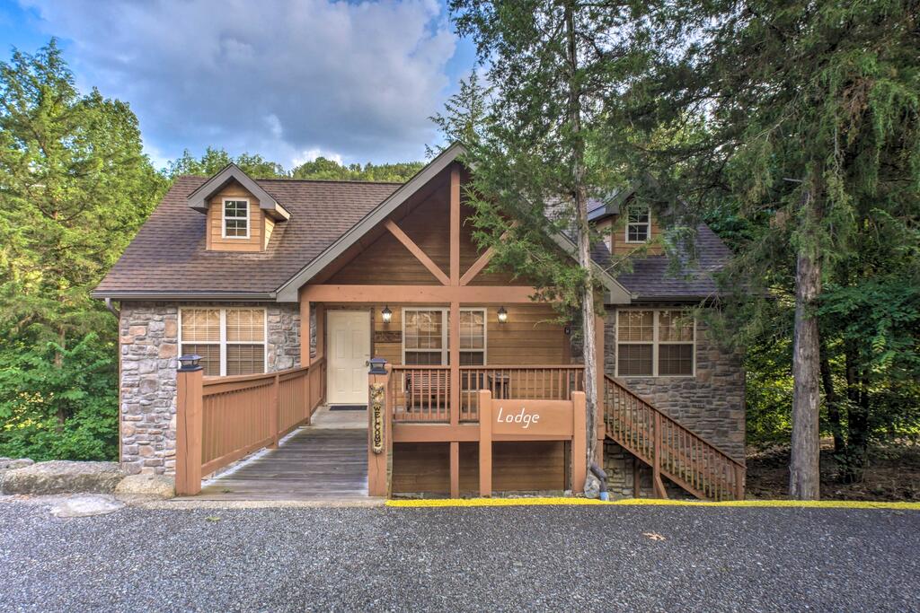 Branson West Cabin With Great Community Amenities! - thumb 1