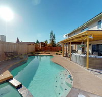 Breeze by the Pool - Tourism Bookings