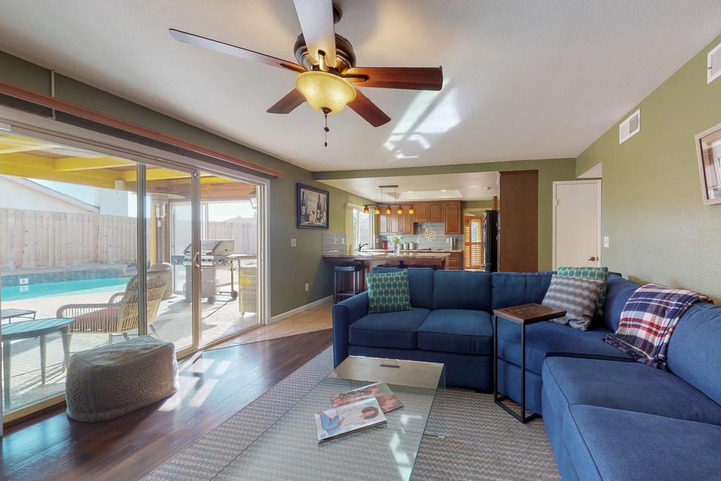 Breeze By The Pool - thumb 1