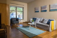 Bright 1BR Apt in North Loop Tourism Bookings