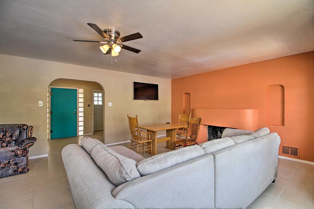 Bright ABQ Villa With Fire Pit - 3 Mi To Airport - thumb 3