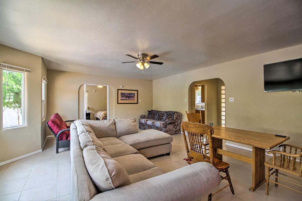 Bright ABQ Villa With Fire Pit - 3 Mi To Airport - thumb 2