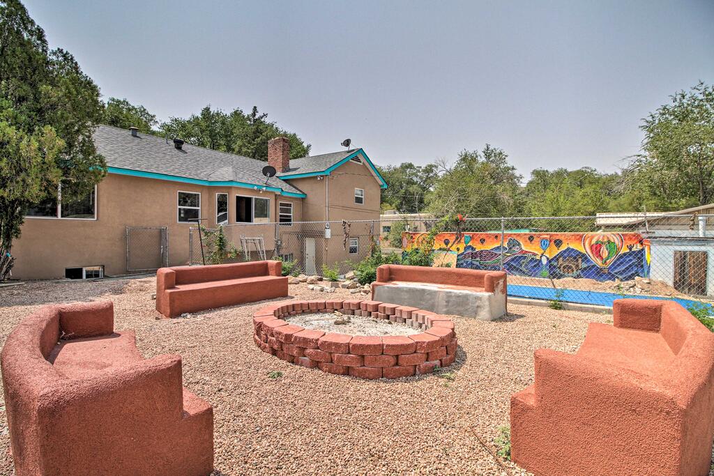 Bright ABQ Villa With Fire Pit - 3 Mi To Airport - thumb 1