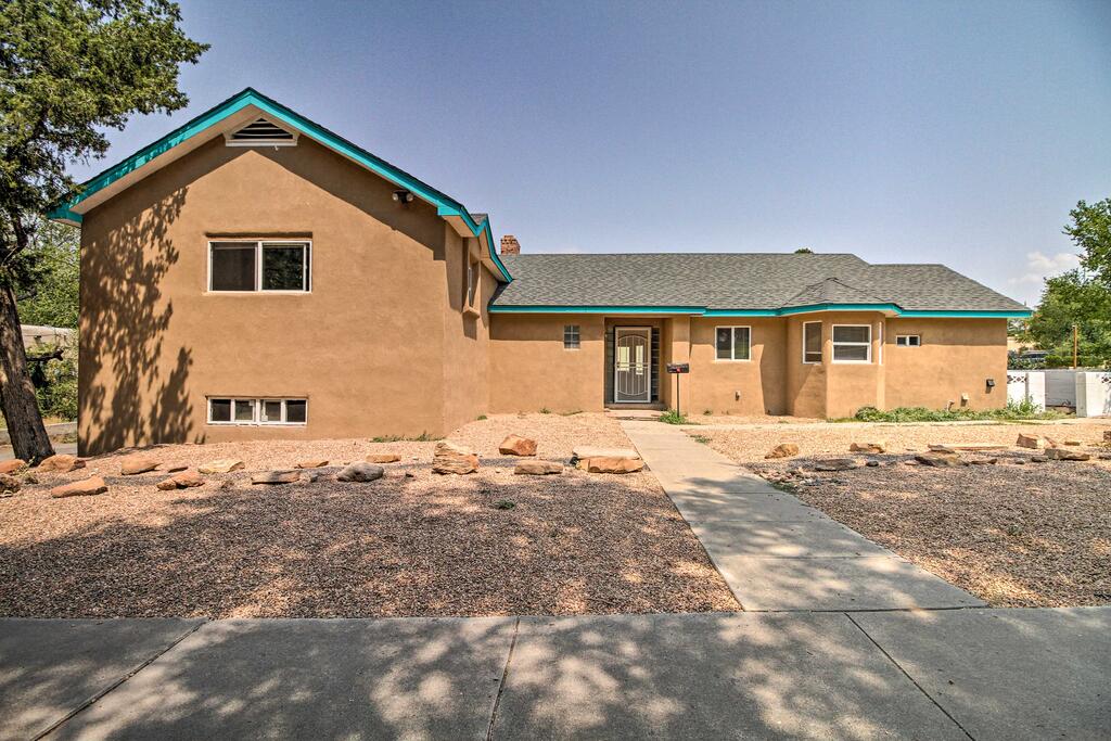 Bright ABQ Villa With Fire Pit - 3 Mi To Airport - thumb 0