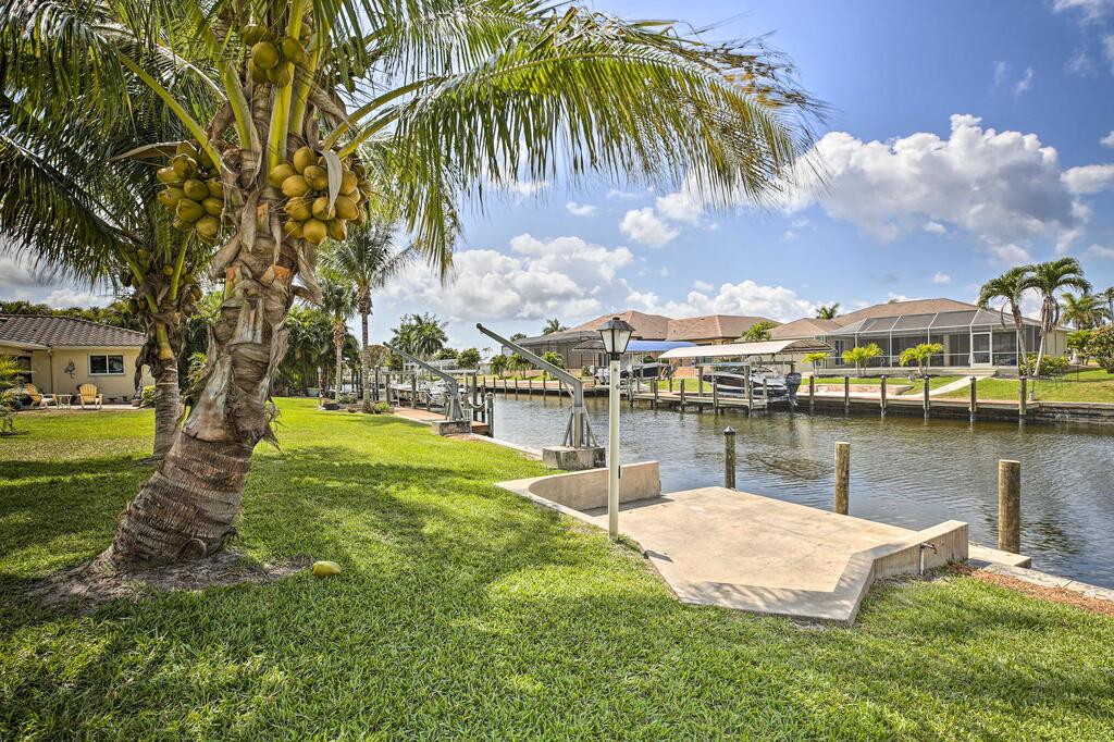 Bright Canalfront House With Boat Dock & Patio! - thumb 1