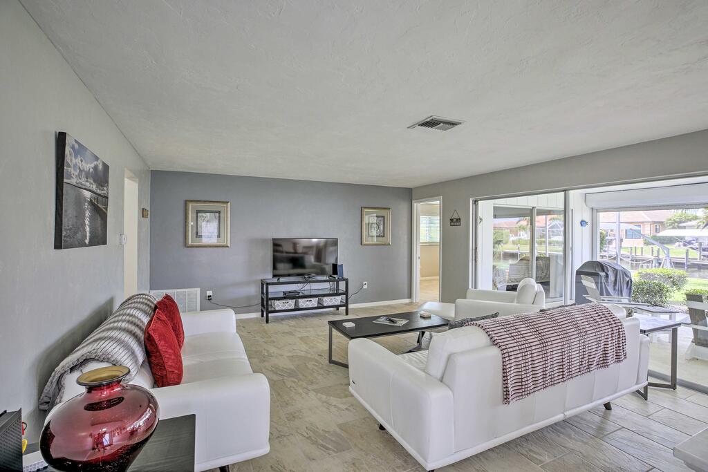 Bright Canalfront House With Boat Dock & Patio! - thumb 2