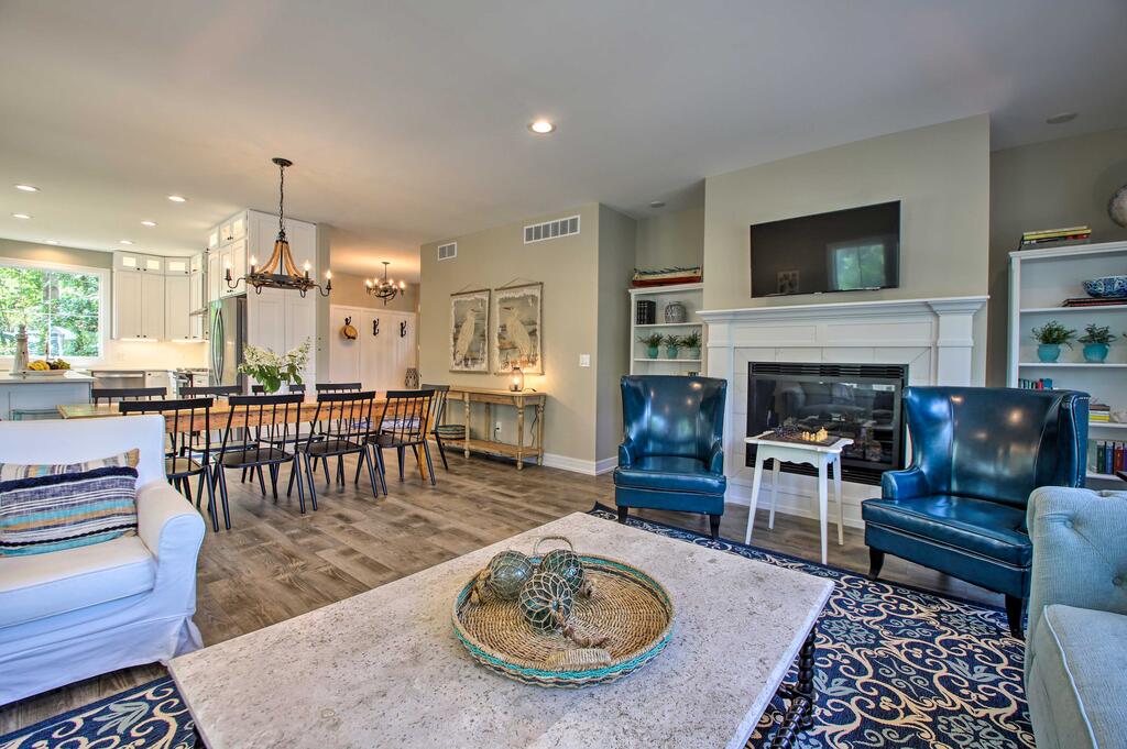 Bright Cottage With Deck & View - Walk To Lake! - thumb 0