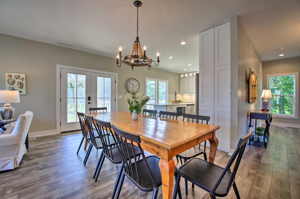 Bright Cottage With Deck & View - Walk To Lake! - thumb 1