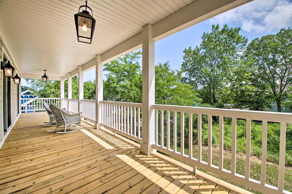 Bright Cottage With Deck & View - Walk To Lake! - thumb 2