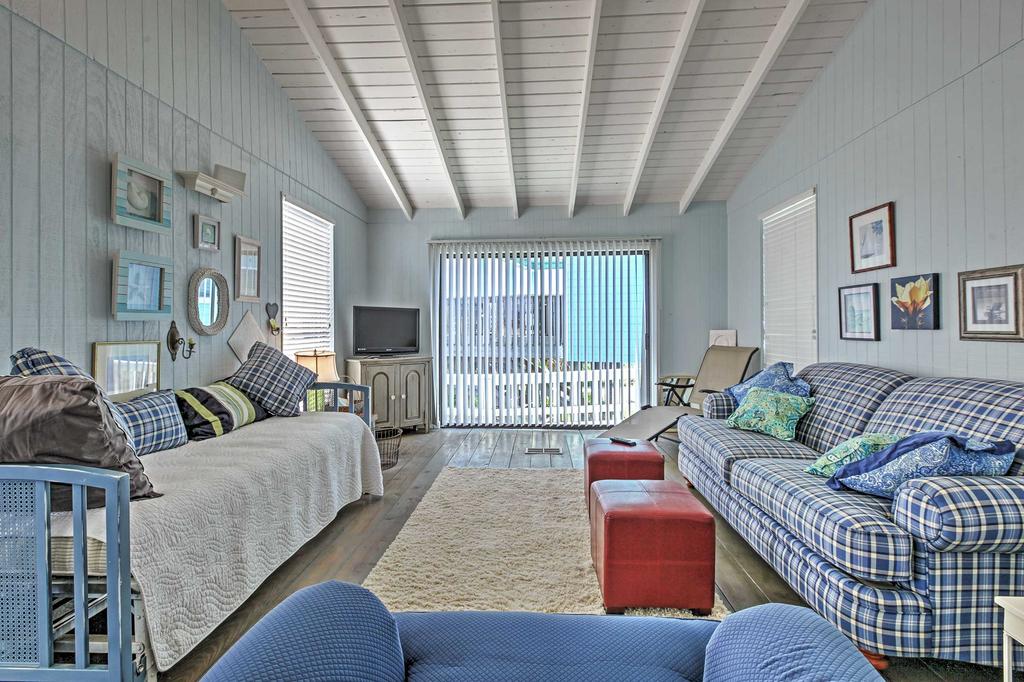 Bright Home With Ocean Views And Deck - Walk To Beach! - thumb 1