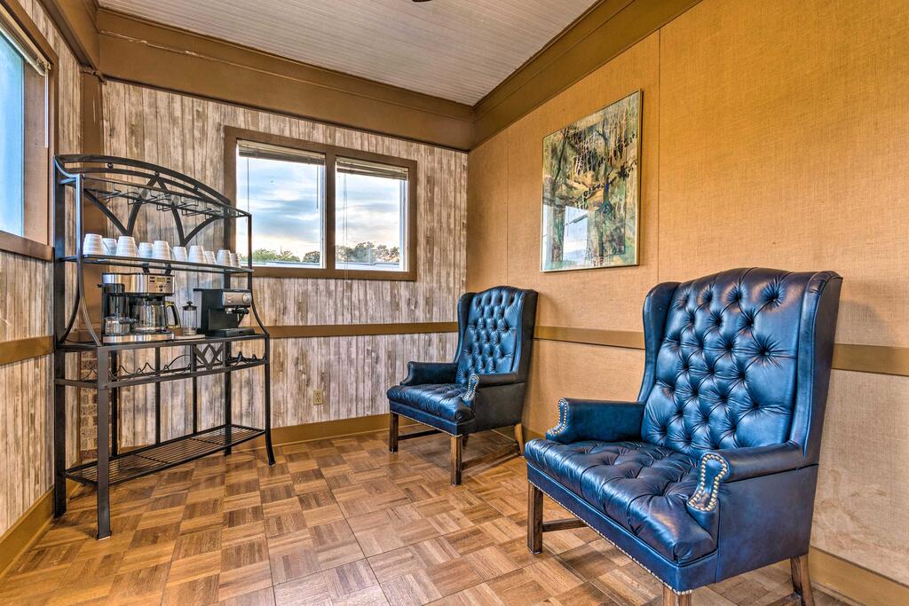 Bright Updated Home, 1 Mi To Hot Springs NP! - thumb 1