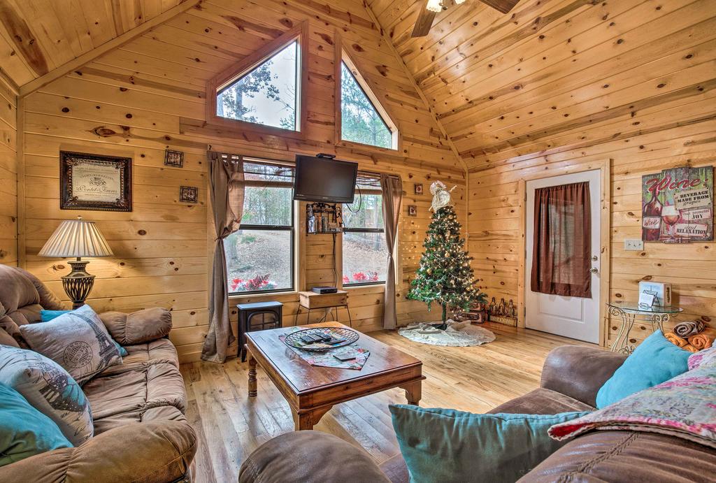 Broken Bow Cabin With Hot Tub & Fire Pit By Lake - thumb 1