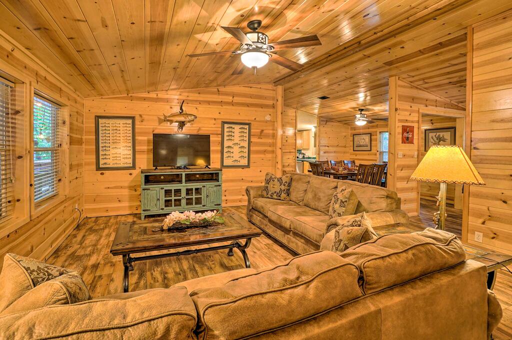 Broken Bow Oasis - Fire Pit, Pool Table, Patio - thumb 2