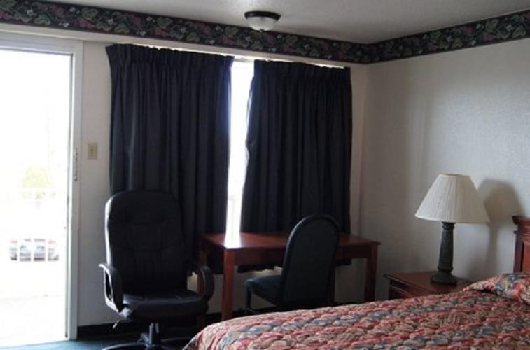 Budget Inn - thumb 3