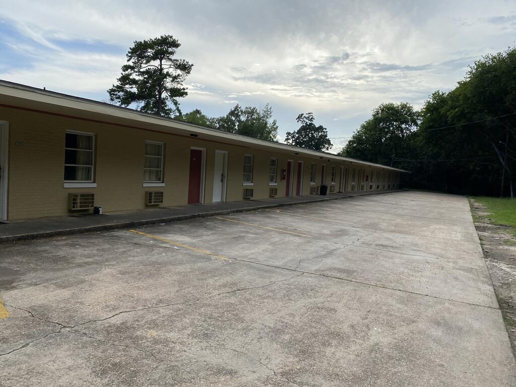 Budget Inn - thumb 1