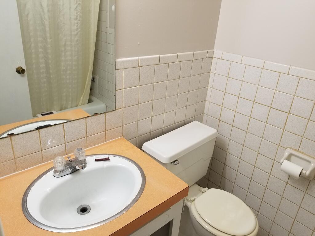 Budget Inn - thumb 2