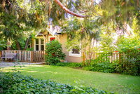 Bullion Street COTTAGES. 1/2 BLOCK WALK TO ALL C Tourism Bookings