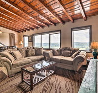 Burkesville Apartment with Views  Pool Access - Hotels Santiago