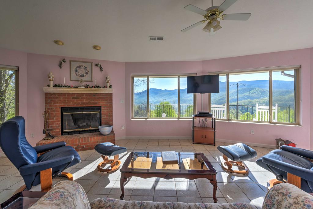 Burnsville Apartment With 360 Mtn View Near Downtown! - thumb 2